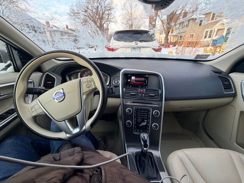 Used 2016 Volvo XC60 T6 w/ Proximity Package image 12