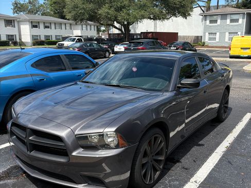 Used 2014 Dodge Charger SE w/ Connectivity Group RWD image 2