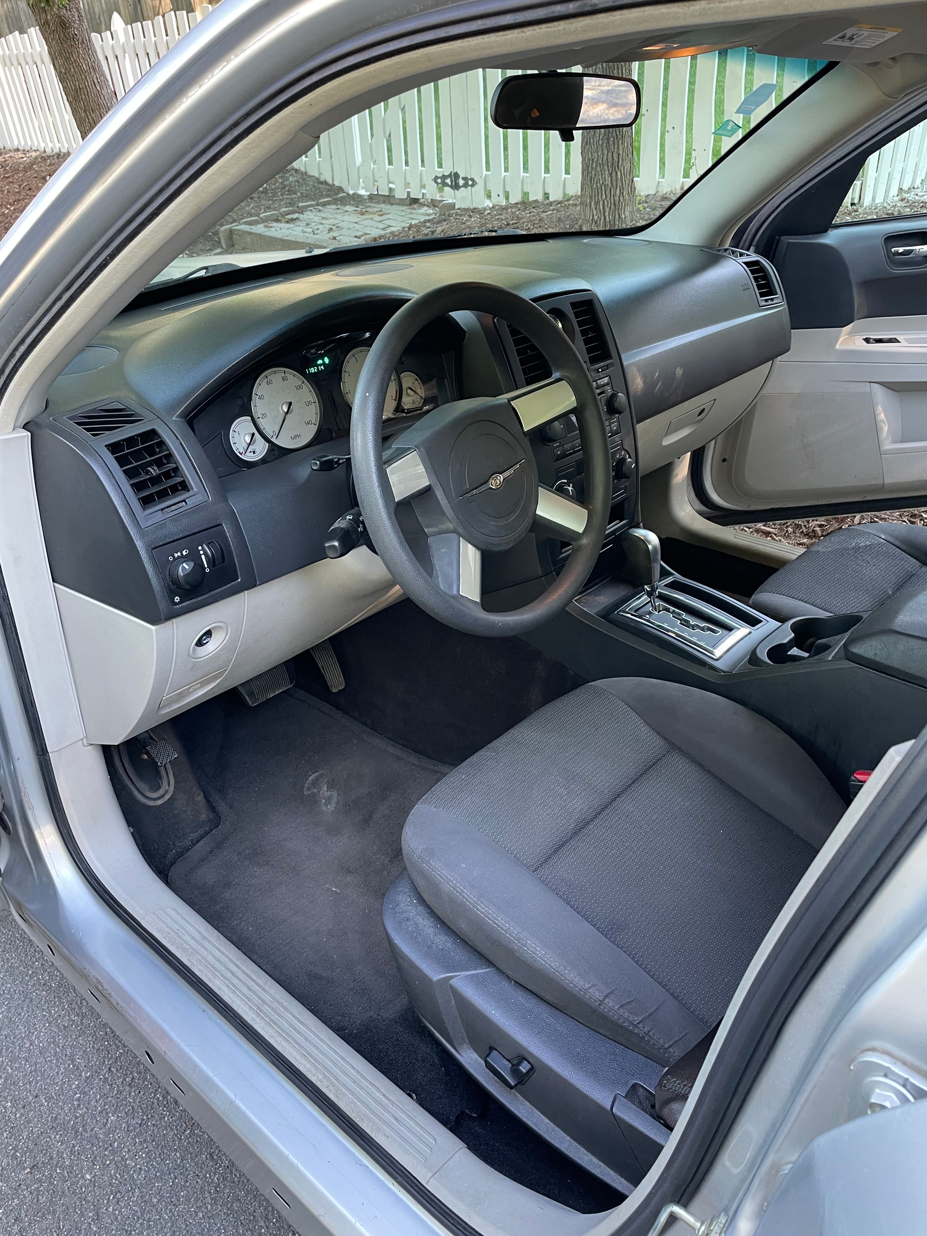 Used 2005 Chrysler 300 RWD image 10