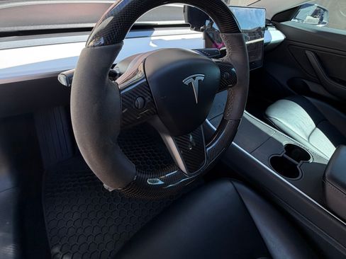 Used 2018 Tesla Model 3 Performance image 9