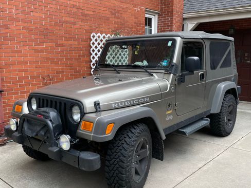 Used 2005 Jeep Wrangler Unlimited Rubicon w/ Sahara Edition Group image 16
