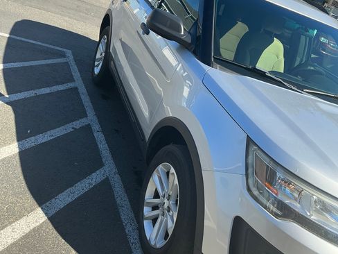 Used 2016 Ford Explorer 4WD image 2