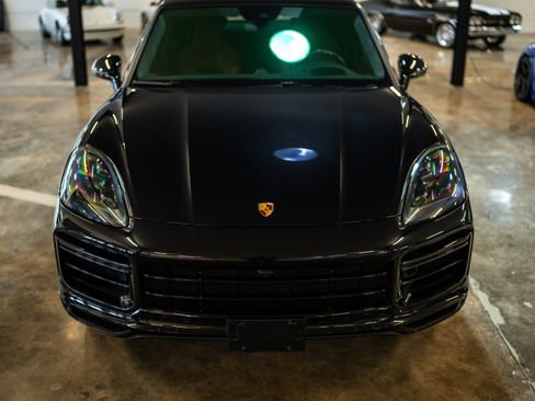 Used 2021 Porsche Cayenne Turbo S image 8