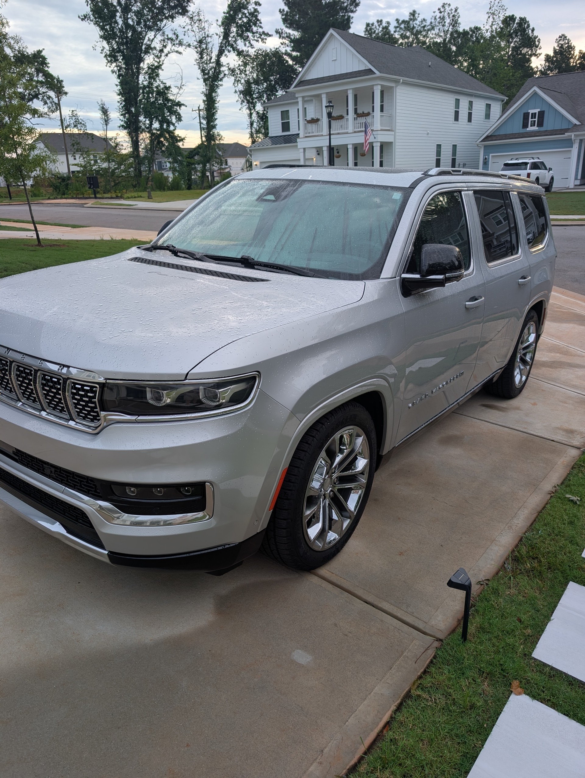 Used 2023 Jeep Grand Wagoneer Series II AWD/4WD image 4
