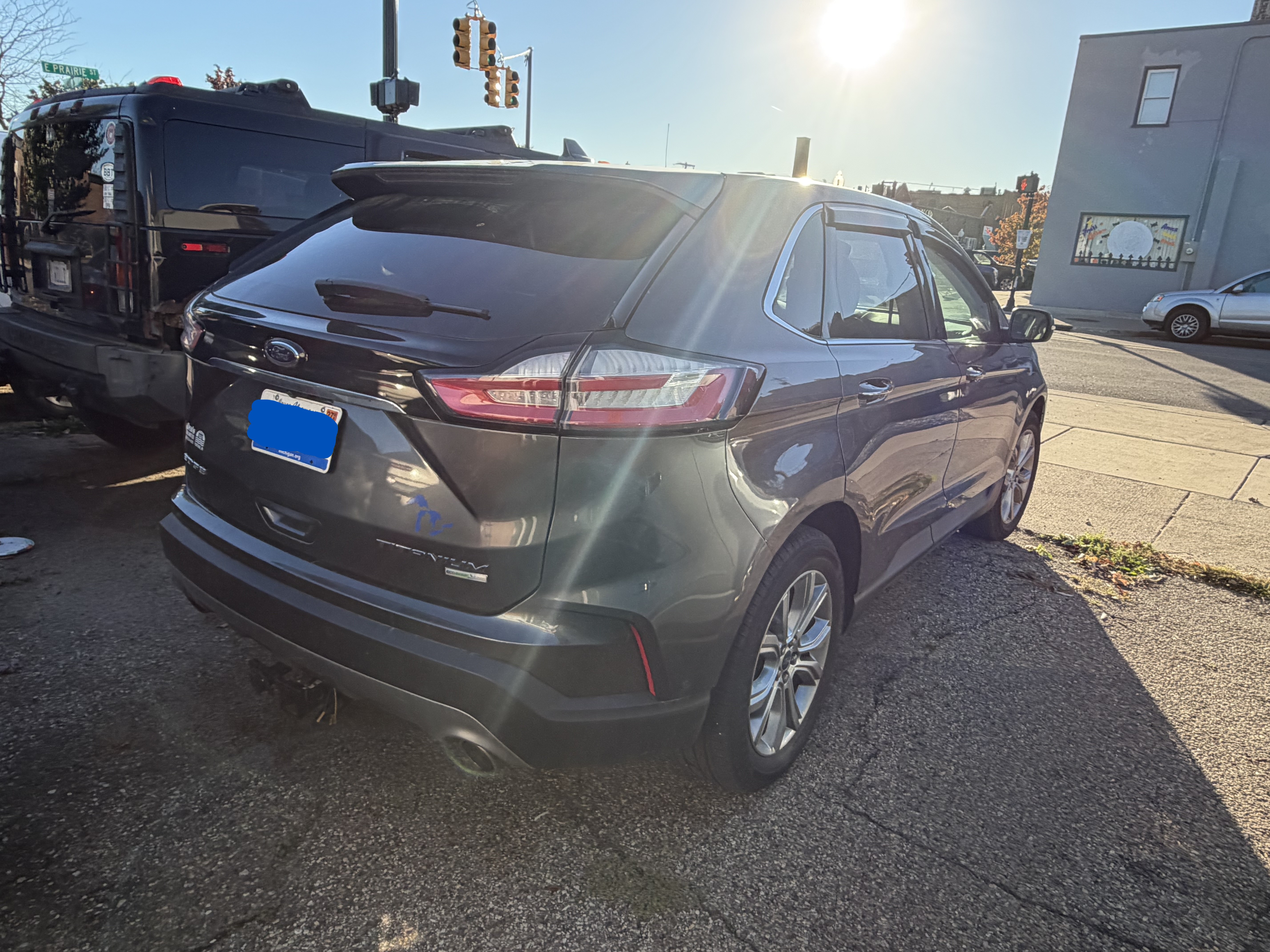 Used 2019 Ford Edge Titanium w/ Equipment Group 301A AWD/4WD image 2