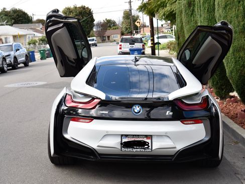 Used 2016 BMW i8 image 5