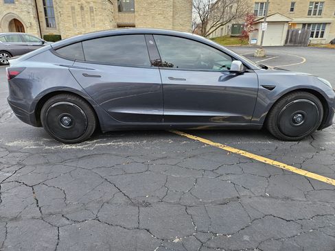 Used 2022 Tesla Model 3 Long Range image 1