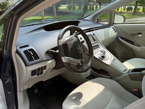 Used 2015 Toyota Prius Two FWD image 10