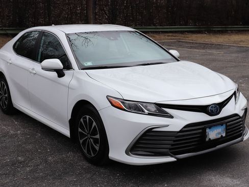 Used 2022 Toyota Camry LE w/ Cold Weather Package image 4