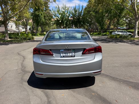 Used 2017 Acura TLX FWD image 8