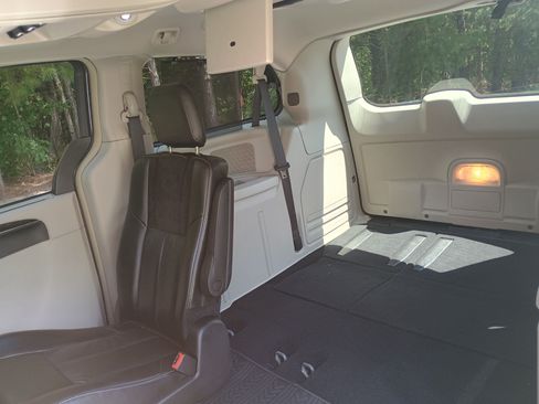 Used 2016 Chrysler Town & Country Limited Platinum w/ Trailer Tow Group image 21