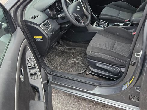 Used 2017 Hyundai Elantra GT image 11