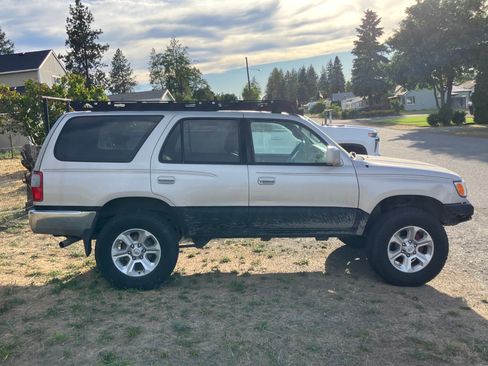 Used 1999 Toyota 4Runner SR5 AWD/4WD image 4
