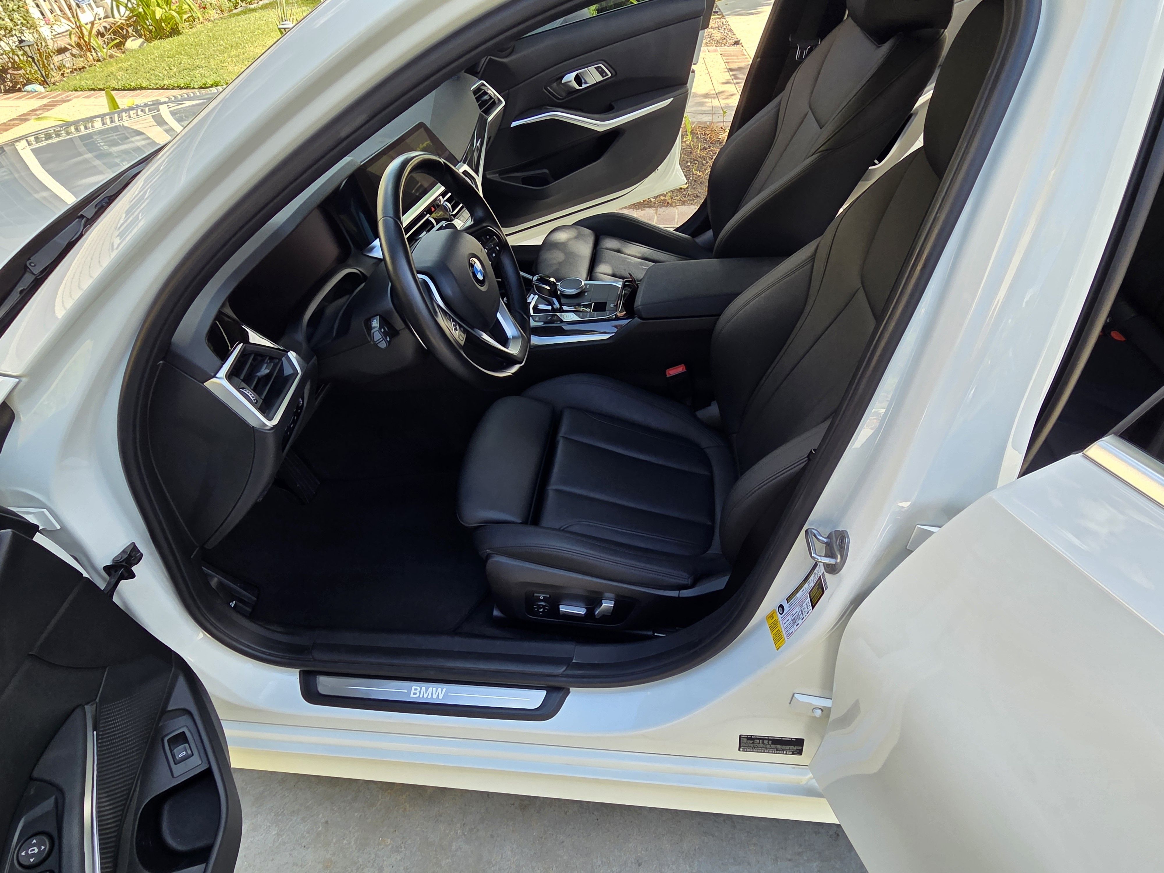 Used 2021 BMW 330i Sedan w/ Driving Assistance Package RWD image 11
