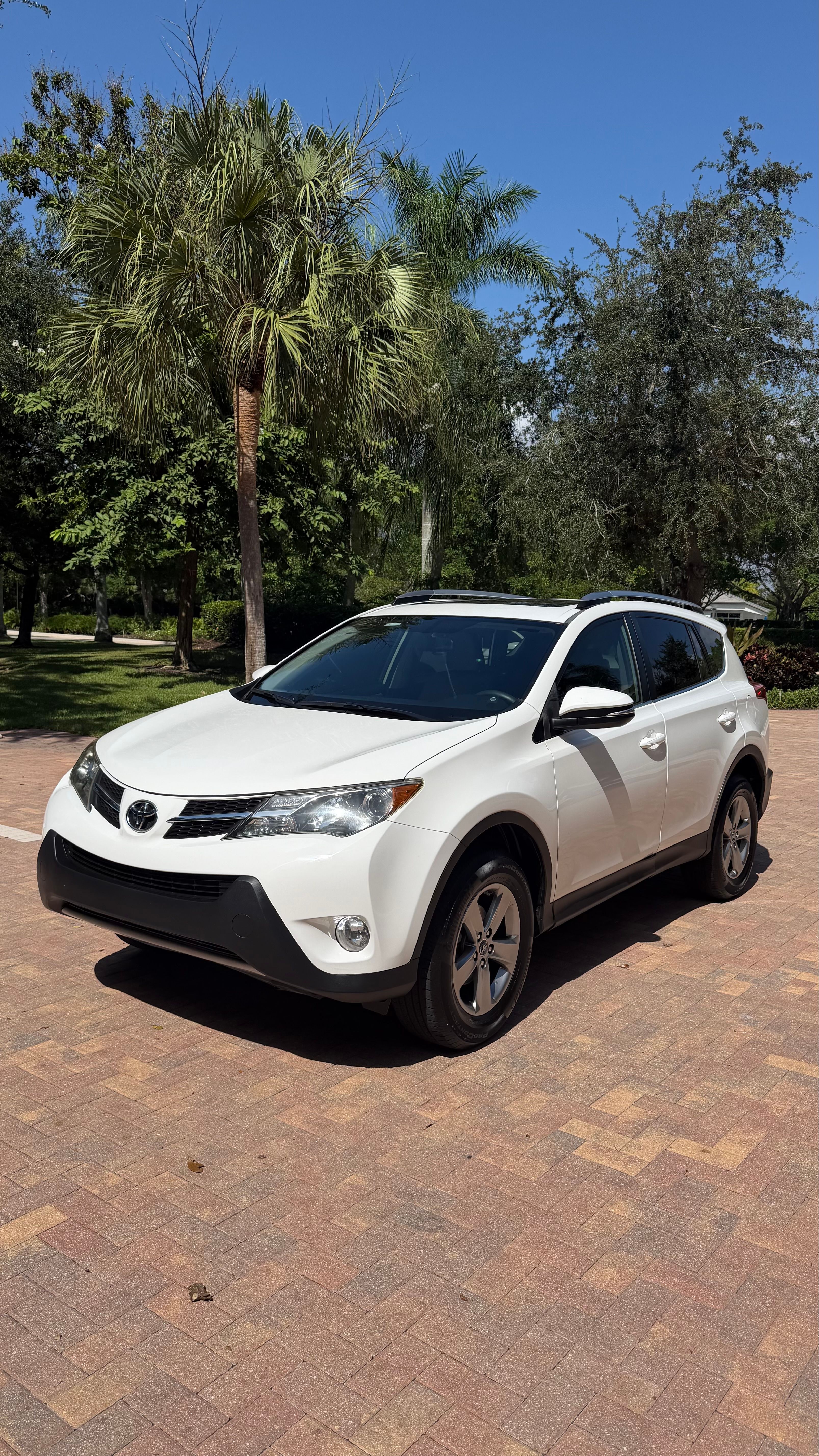 Used 2015 Toyota RAV4 XLE FWD image 1