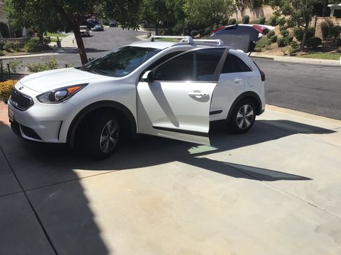Used 2019 Kia Niro LX FWD image 4