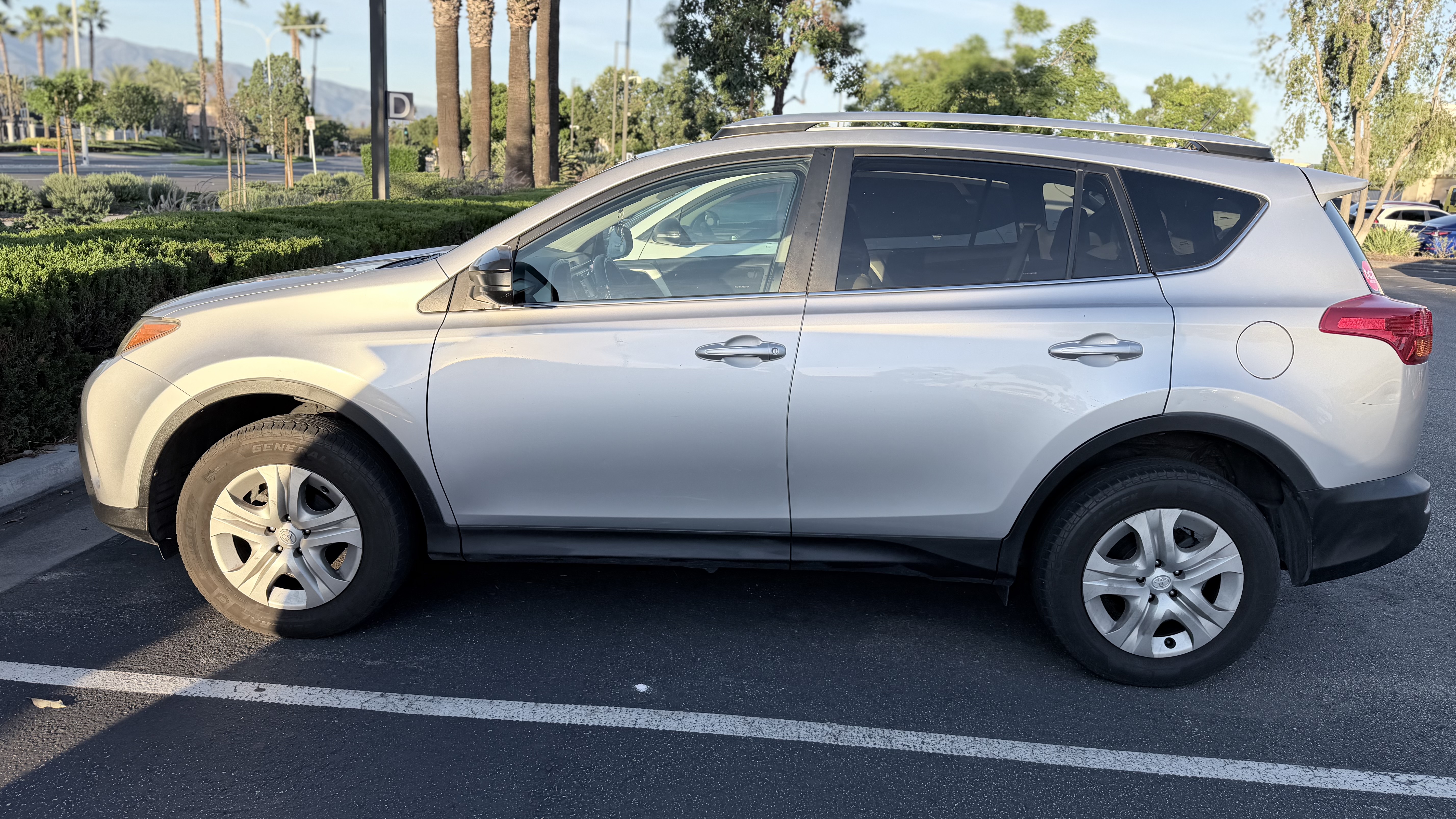 Used 2015 Toyota RAV4 LE FWD image 5