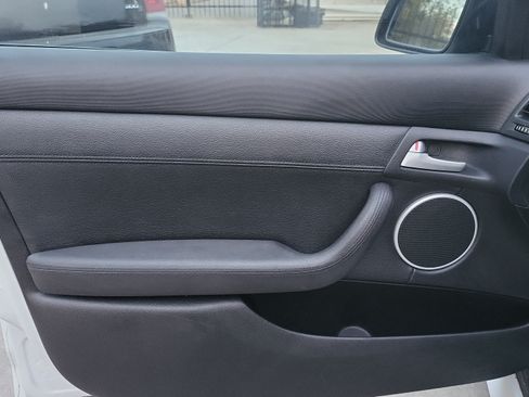 Used 2009 Pontiac G8 GXP image 12