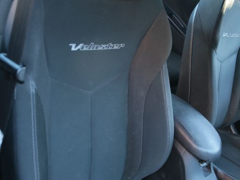 Used 2017 Hyundai Veloster Value Edition image 16