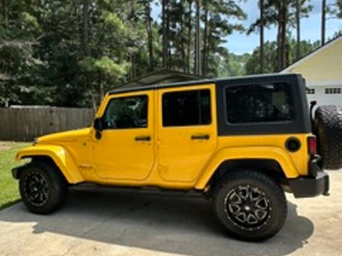 Used 2015 Jeep Wrangler Unlimited Sahara w/ Connectivity Group AWD/4WD image 4