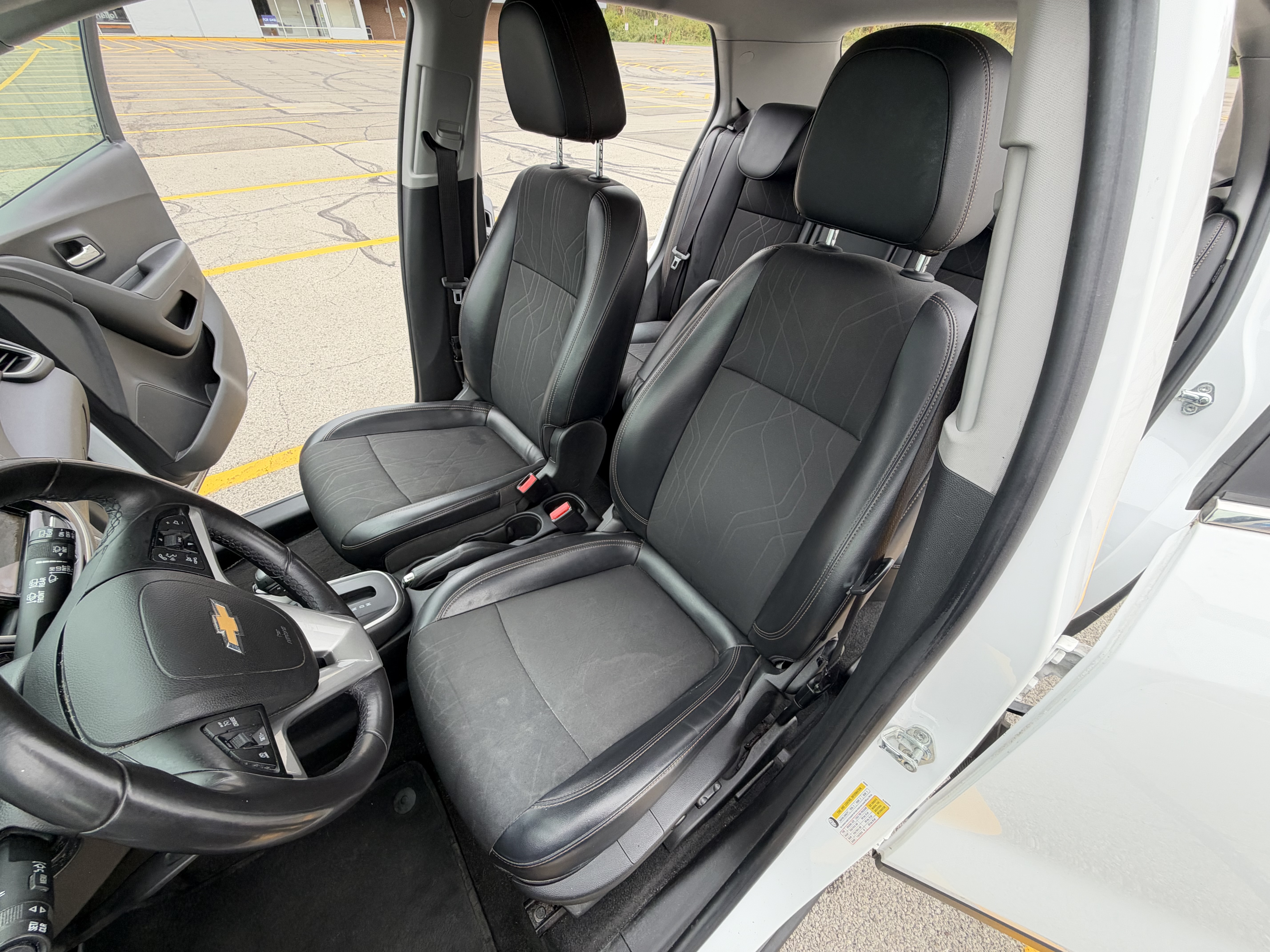 Used 2019 Chevrolet Trax LT w/ LT Convenience Package AWD/4WD image 17