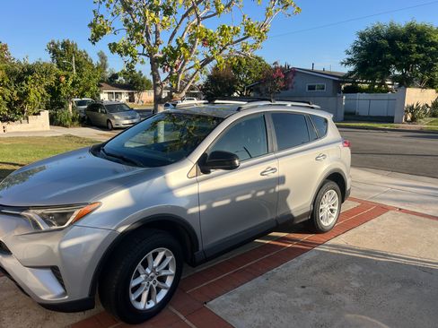 Used 2016 Toyota RAV4 LE FWD image 2