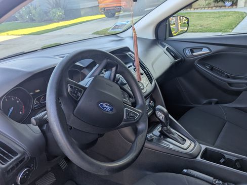 Used 2017 Ford Focus SE image 1
