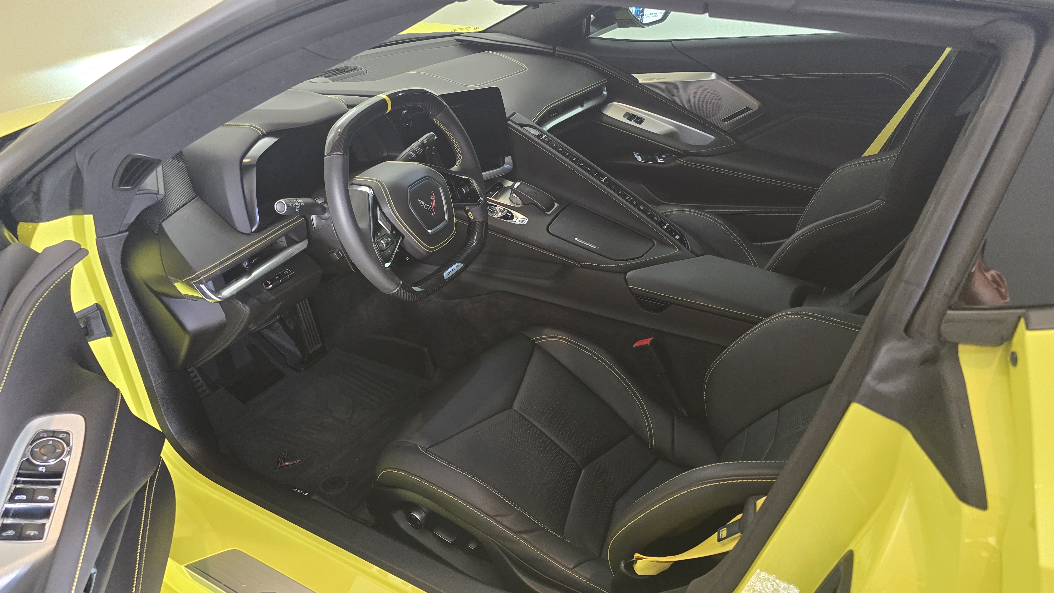 Used 2024 Chevrolet Corvette Z06 RWD image 14