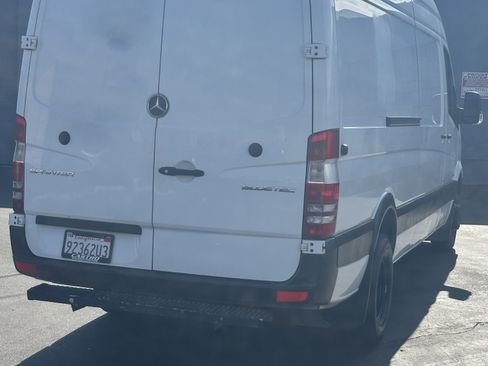 Used 2014 Mercedes-Benz Sprinter 3500 image 12