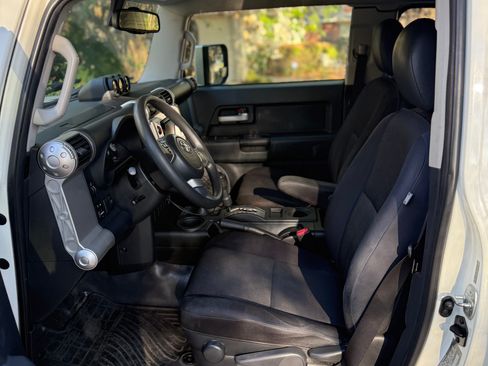 Used 2013 Toyota FJ Cruiser 4WD image 9