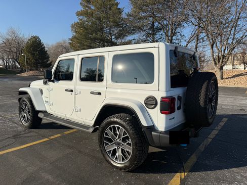 Used 2024 Jeep Wrangler Unlimited Sahara w/ Technology Group image 5