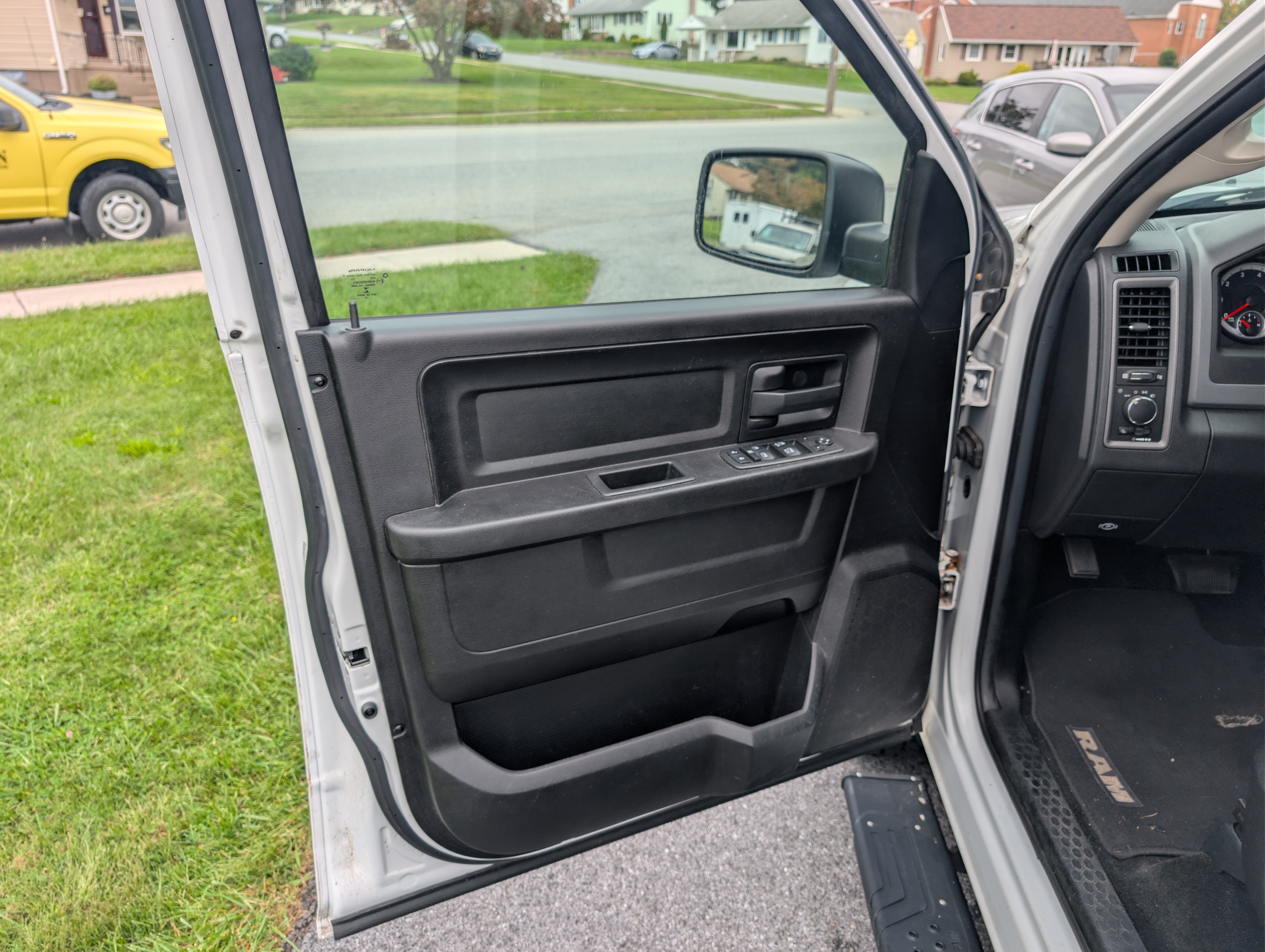Used 2014 RAM 1500 ST AWD/4WD image 12