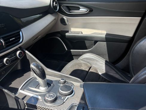 Used 2017 Alfa Romeo Giulia Quadrifoglio image 13