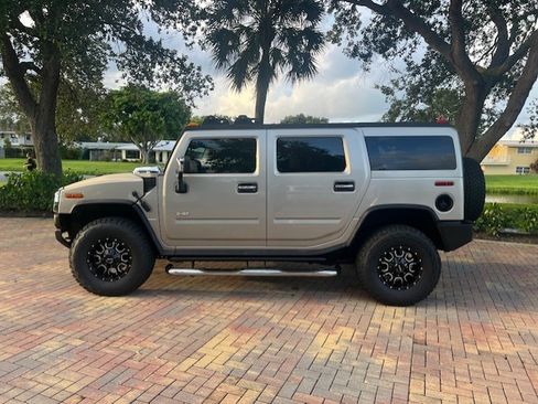 Used 2005 HUMMER H2 w/ Preferred Equipment Group image 1