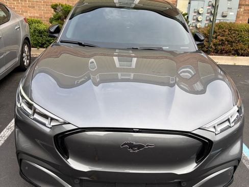 Used 2021 Ford Mustang Mach-E Premium image 6