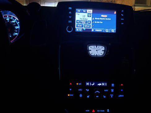 Used 2012 Chrysler Town & Country Limited w/ Luxury Group image 26