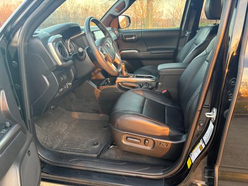 Used 2023 Toyota Tacoma Limited image 13