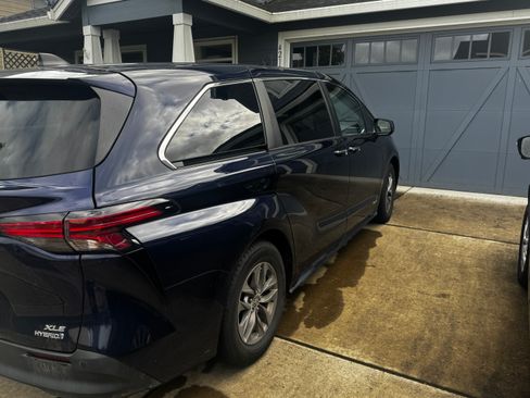 Used 2021 Toyota Sienna XLE FWD image 8