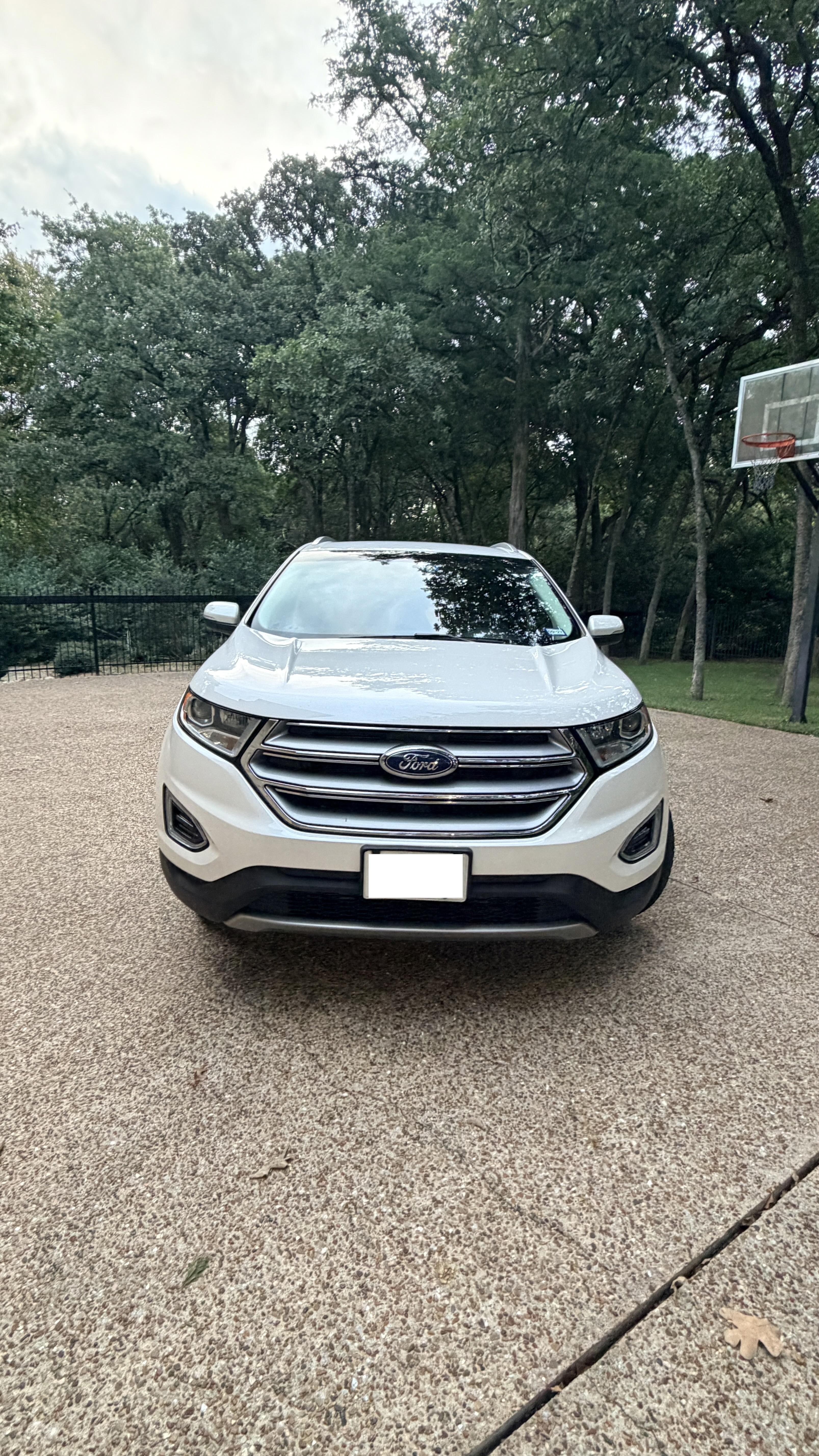 Used 2017 Ford Edge Titanium w/ Technology Package FWD image 4