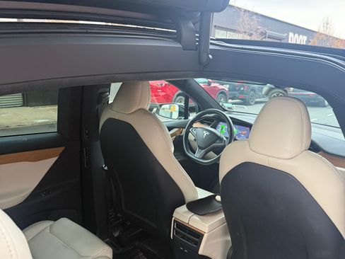 Used 2020 Tesla Model X Long Range image 15