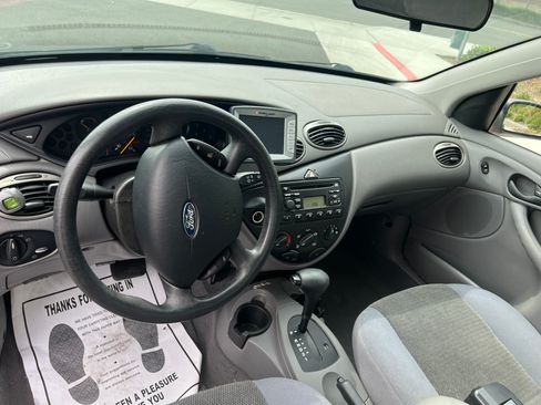 Used 2004 Ford Focus SE image 8