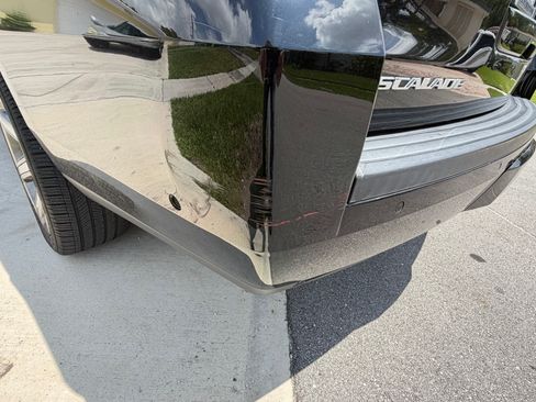 Used 2017 Cadillac Escalade ESV Luxury RWD image 14