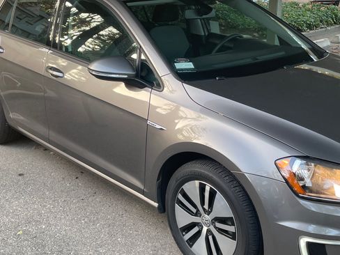 Used 2016 Volkswagen e-Golf SE image 9