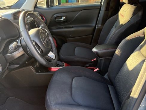 Used 2018 Jeep Renegade Trailhawk w/ Cold Weather Group II image 10