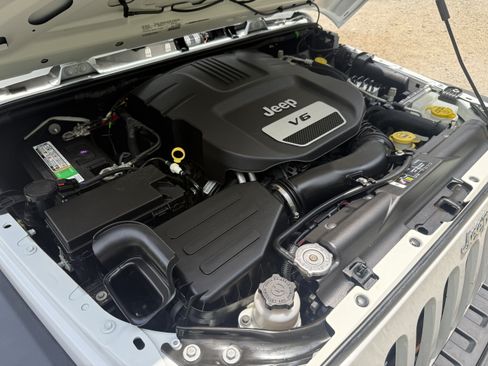 Used 2018 Jeep Wrangler Unlimited Sport S AWD/4WD image 10