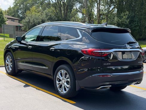 Used 2018 Buick Enclave Avenir w/ Avenir Technology Package AWD/4WD image 6