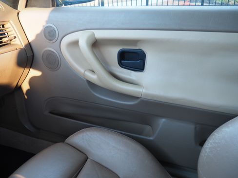 Used 1995 BMW 325i Convertible RWD image 19