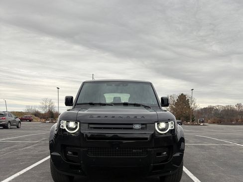Used 2023 Land Rover Defender 110 X-Dynamic SE image 2