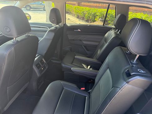 Used 2023 Volkswagen Atlas SE w/ Black Wheel Package image 9