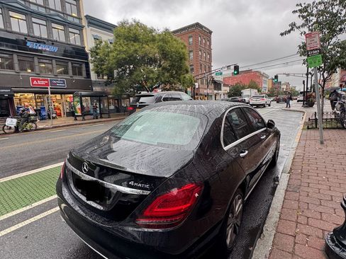 Used 2020 Mercedes-Benz C 300 C 300 4MATIC Sedan 4D image 2